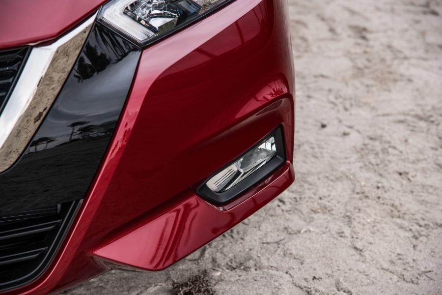 Детали экстерьера Nissan Versa SR 2019 года  (NA) (фото 6 из 15)